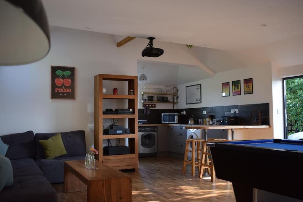 Villa Crossing Retreat - Pool Table, Projector, Barn Tunstead  Exterior foto
