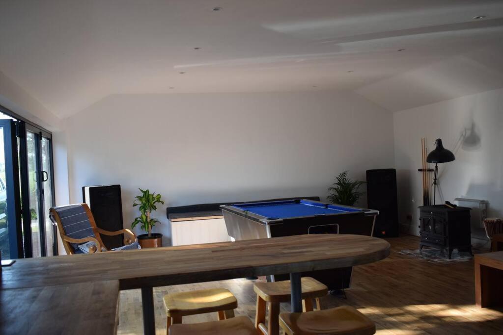 Villa Crossing Retreat - Pool Table, Projector, Barn Tunstead  Exterior foto